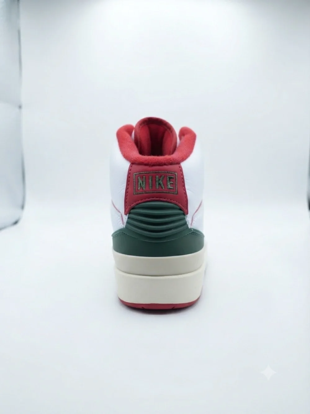 Jordan Retro 2’s High-Top Sneakers Italy/Mexico Colorway Size 11 Men’s